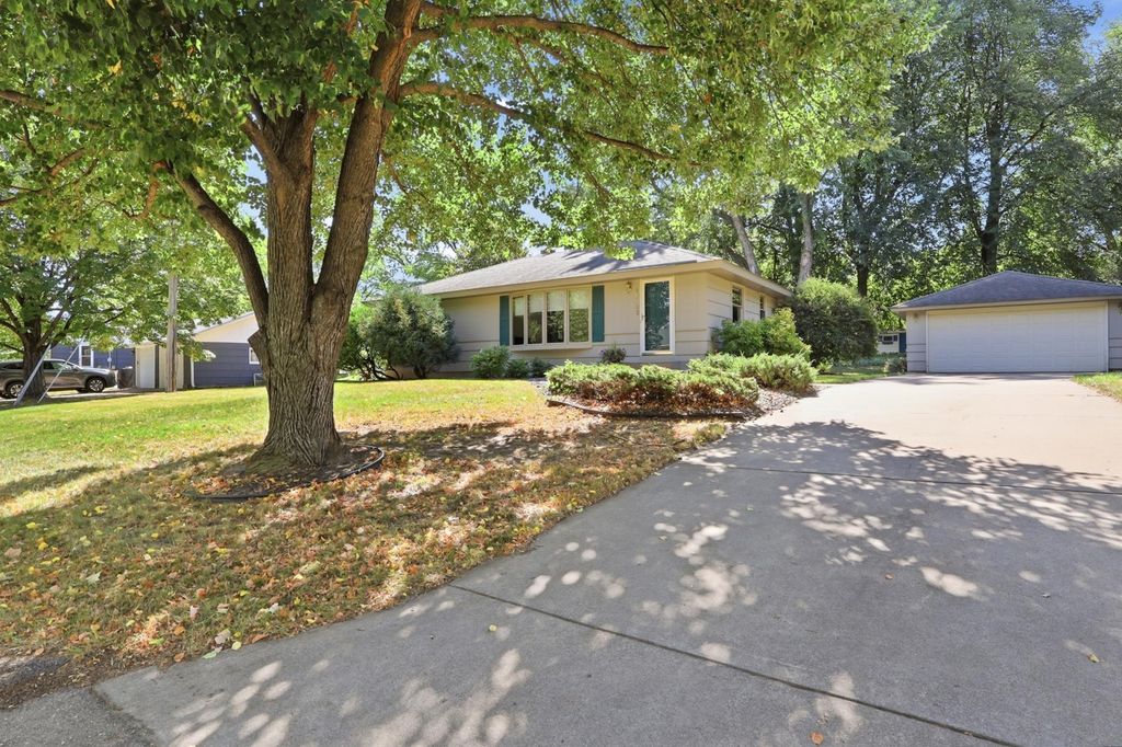 16403 Seymour Drive, Minnetonka, MN 55345 — photo 2