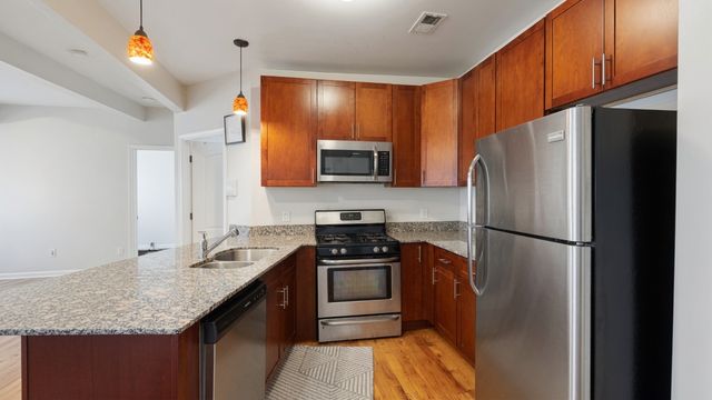 7225 N Rogers Avenue 3, Chicago, IL 60645