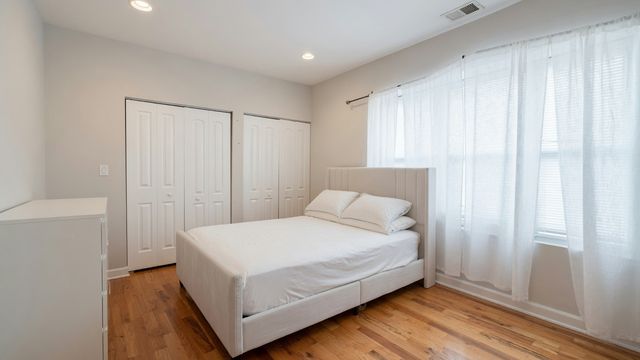 7225 N Rogers Avenue 3, Chicago, IL 60645
