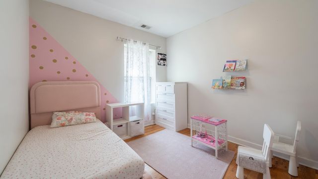 7225 N Rogers Avenue 3, Chicago, IL 60645