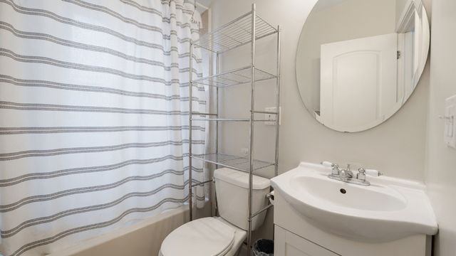7225 N Rogers Avenue 3, Chicago, IL 60645