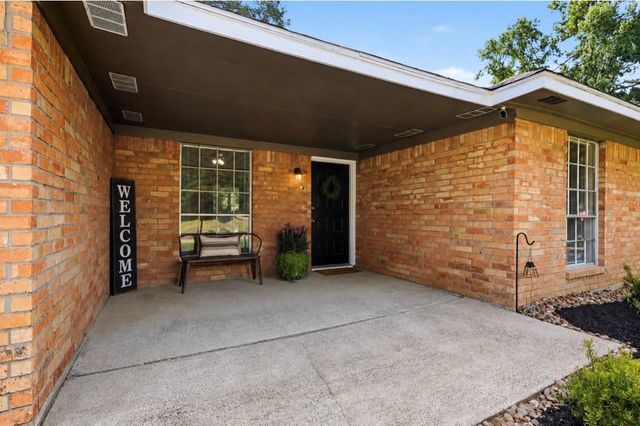 426 Eastwood Drive, New Caney, TX 77357