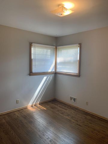 5806 N 76th STREET, Milwaukee, WI 53218