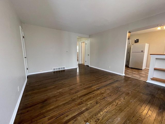 5806 N 76th STREET, Milwaukee, WI 53218