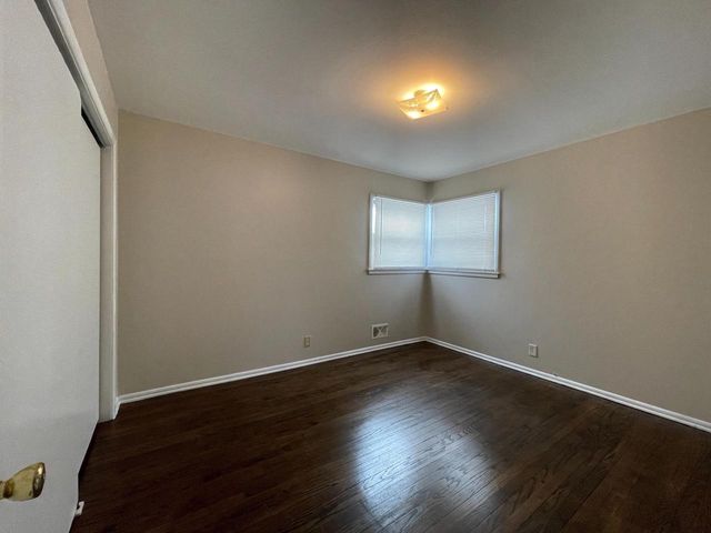 5806 N 76th STREET, Milwaukee, WI 53218