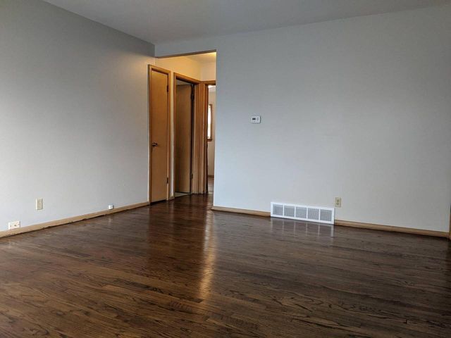 5806 N 76th STREET, Milwaukee, WI 53218