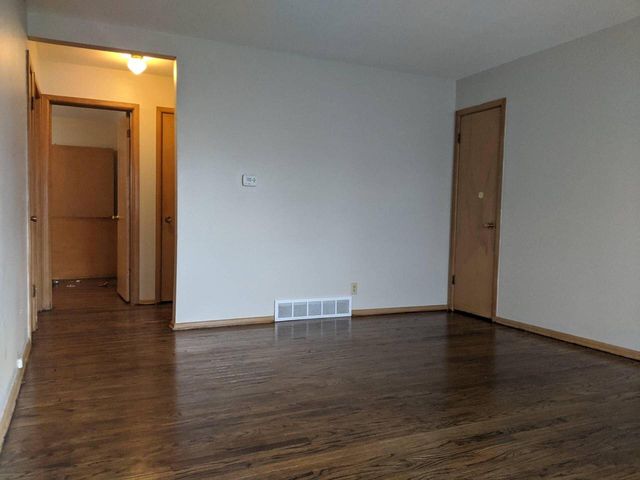 5806 N 76th STREET, Milwaukee, WI 53218