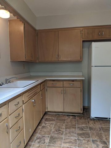 5806 N 76th STREET, Milwaukee, WI 53218