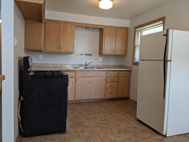 5806 N 76th STREET, Milwaukee, WI 53218