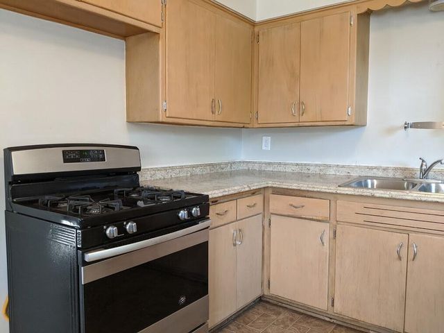 5806 N 76th STREET, Milwaukee, WI 53218