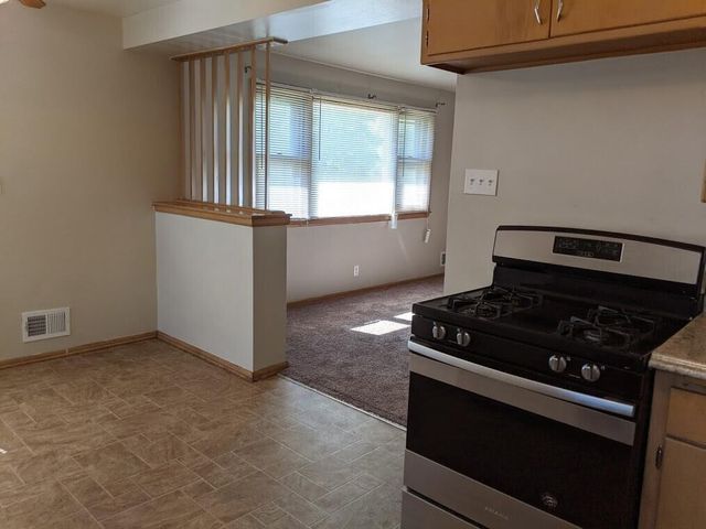 5806 N 76th STREET, Milwaukee, WI 53218