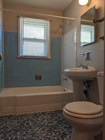 5806 N 76th STREET, Milwaukee, WI 53218