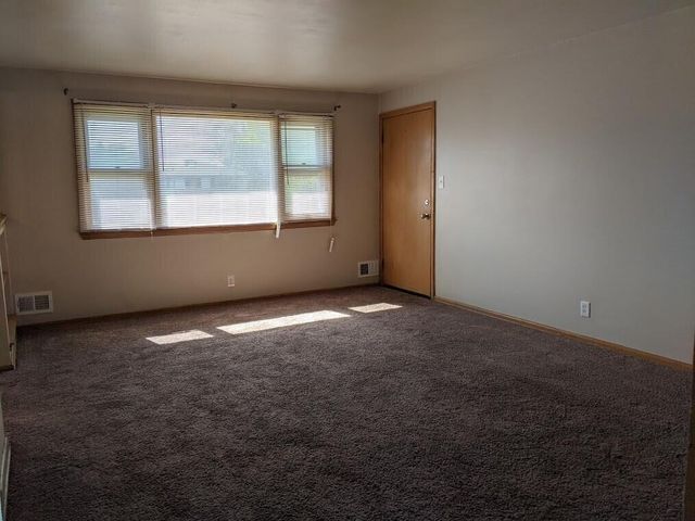 5806 N 76th STREET, Milwaukee, WI 53218