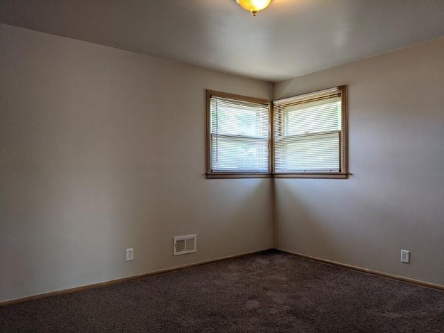 5806 N 76th STREET, Milwaukee, WI 53218