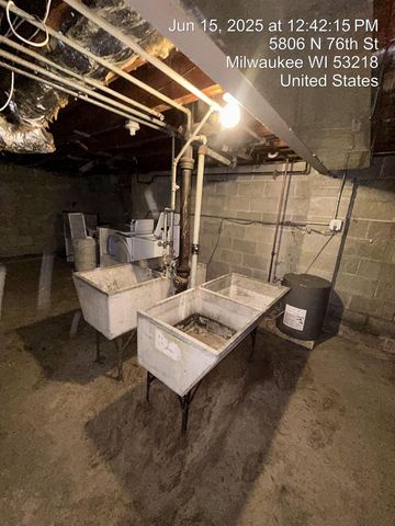 5806 N 76th STREET, Milwaukee, WI 53218