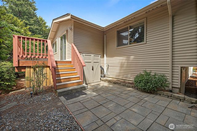 24833 13th Avenue S, Des Moines, WA 98198