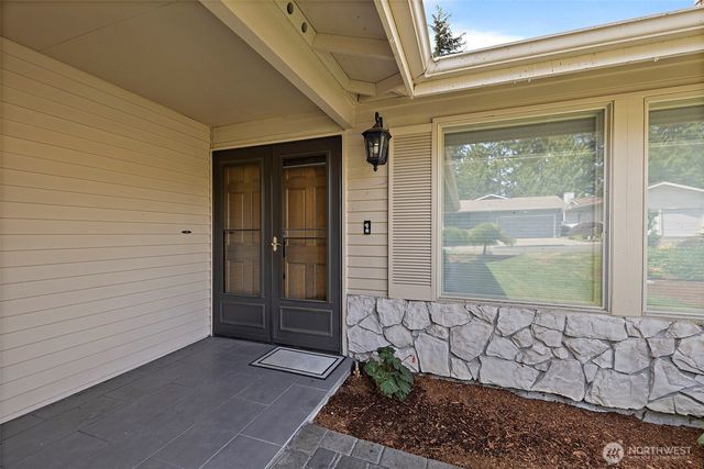24833 13th Avenue S, Des Moines, WA 98198