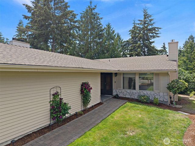 24833 13th Avenue S, Des Moines, WA 98198