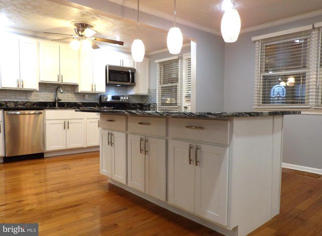 901 GROVEHILL RD, Baltimore, MD 21227