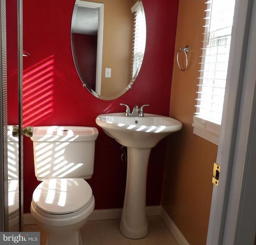 901 GROVEHILL RD, Baltimore, MD 21227