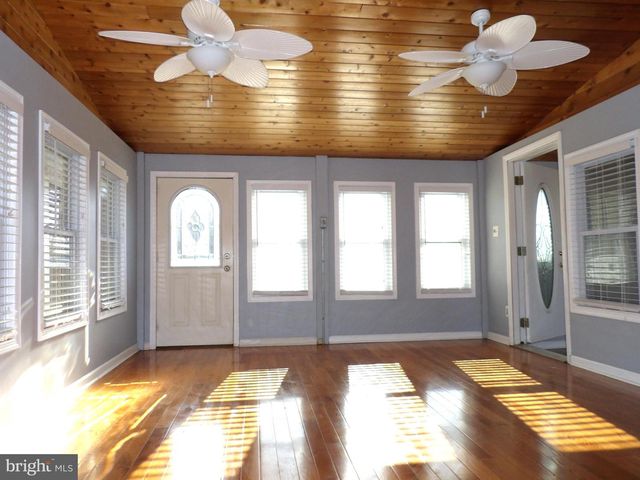 901 GROVEHILL RD, Baltimore, MD 21227