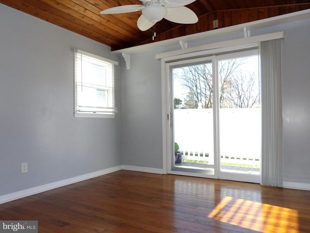 901 GROVEHILL RD, Baltimore, MD 21227