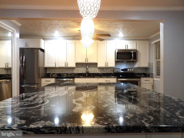 901 GROVEHILL RD, Baltimore, MD 21227