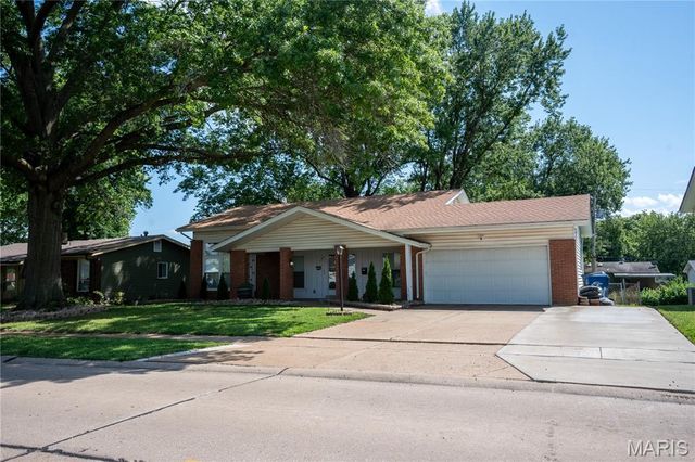 534 Coach Light Lane, Hazelwood, MO 63042