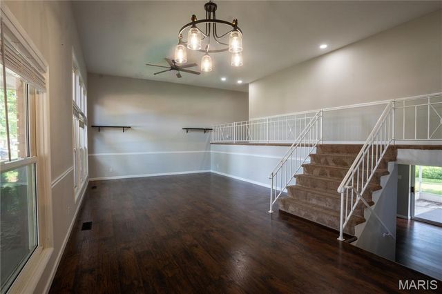 534 Coach Light Lane, Hazelwood, MO 63042