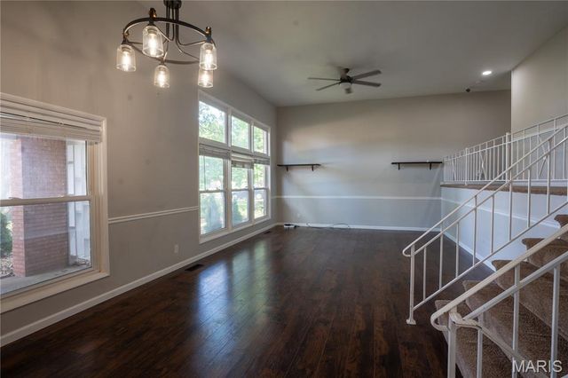534 Coach Light Lane, Hazelwood, MO 63042