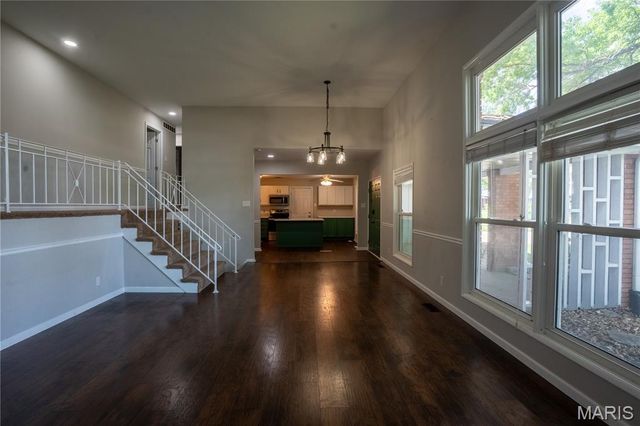 534 Coach Light Lane, Hazelwood, MO 63042