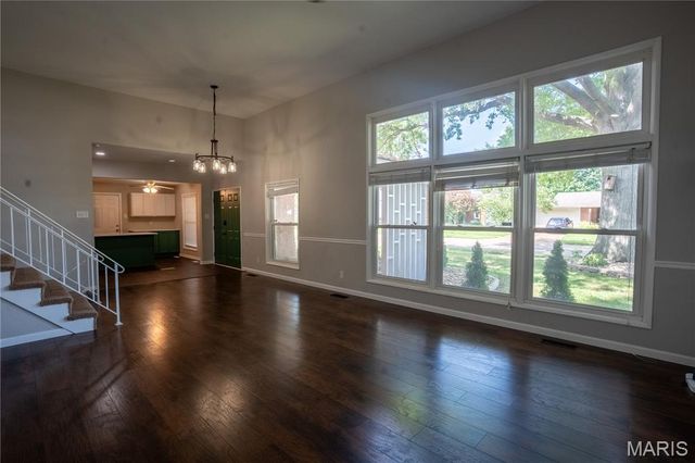 534 Coach Light Lane, Hazelwood, MO 63042