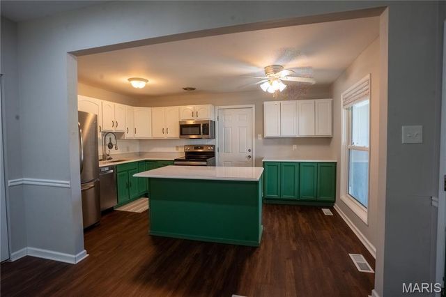 534 Coach Light Lane, Hazelwood, MO 63042