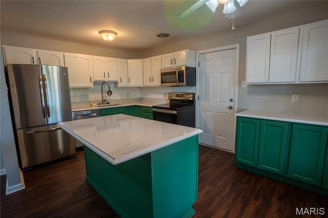 534 Coach Light Lane, Hazelwood, MO 63042