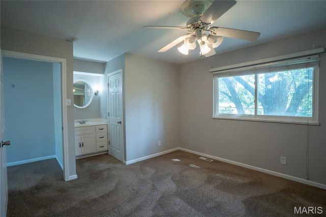 534 Coach Light Lane, Hazelwood, MO 63042