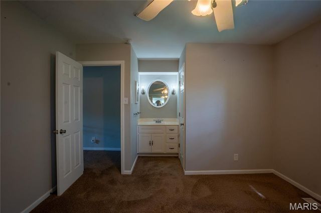 534 Coach Light Lane, Hazelwood, MO 63042