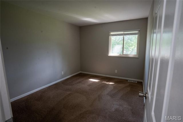 534 Coach Light Lane, Hazelwood, MO 63042