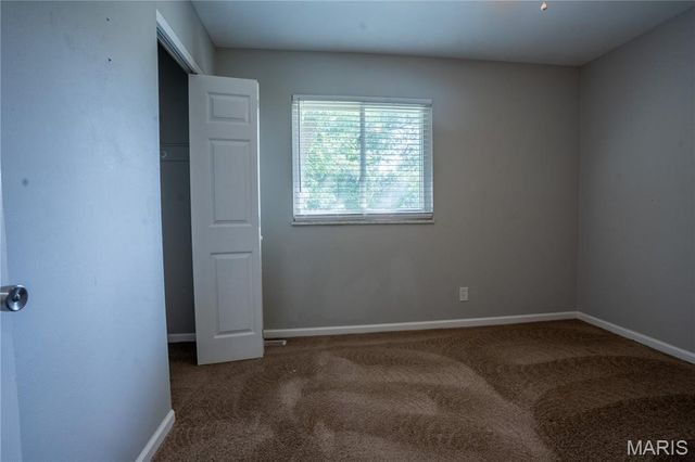 534 Coach Light Lane, Hazelwood, MO 63042