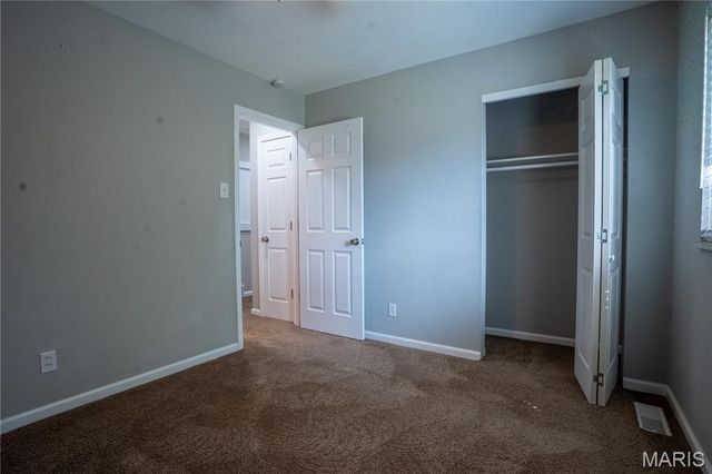 534 Coach Light Lane, Hazelwood, MO 63042