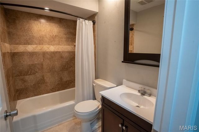 534 Coach Light Lane, Hazelwood, MO 63042