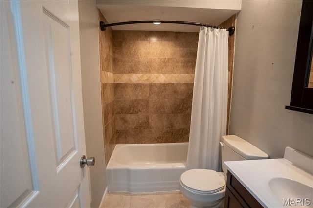 534 Coach Light Lane, Hazelwood, MO 63042