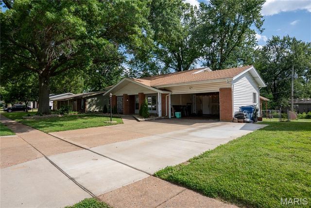 534 Coach Light Lane, Hazelwood, MO 63042