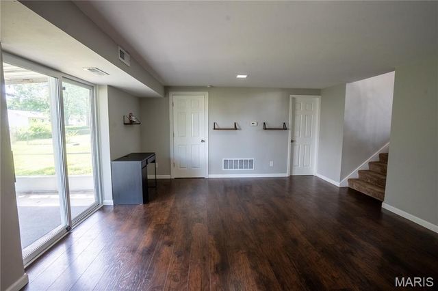 534 Coach Light Lane, Hazelwood, MO 63042