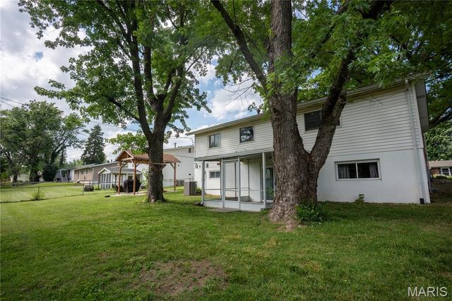 534 Coach Light Lane, Hazelwood, MO 63042