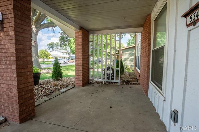 534 Coach Light Lane, Hazelwood, MO 63042