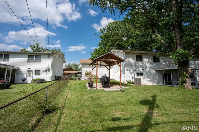 534 Coach Light Lane, Hazelwood, MO 63042