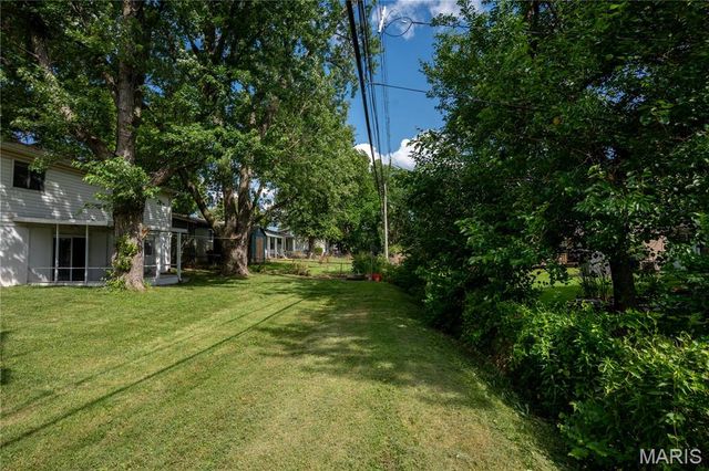 534 Coach Light Lane, Hazelwood, MO 63042