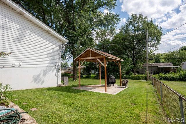 534 Coach Light Lane, Hazelwood, MO 63042