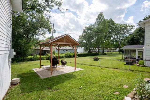 534 Coach Light Lane, Hazelwood, MO 63042