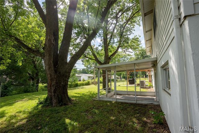 534 Coach Light Lane, Hazelwood, MO 63042